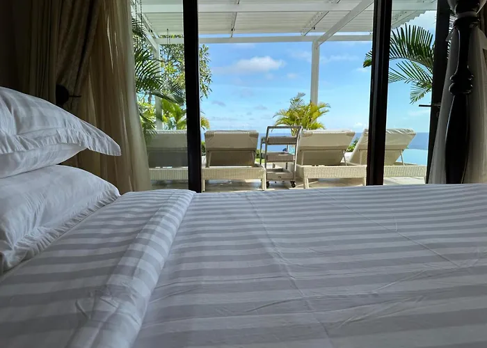 Villa Azure Aura Luxury 5 Star Bali Cliffside Ocean View, Pool And Garden Uluwatu
